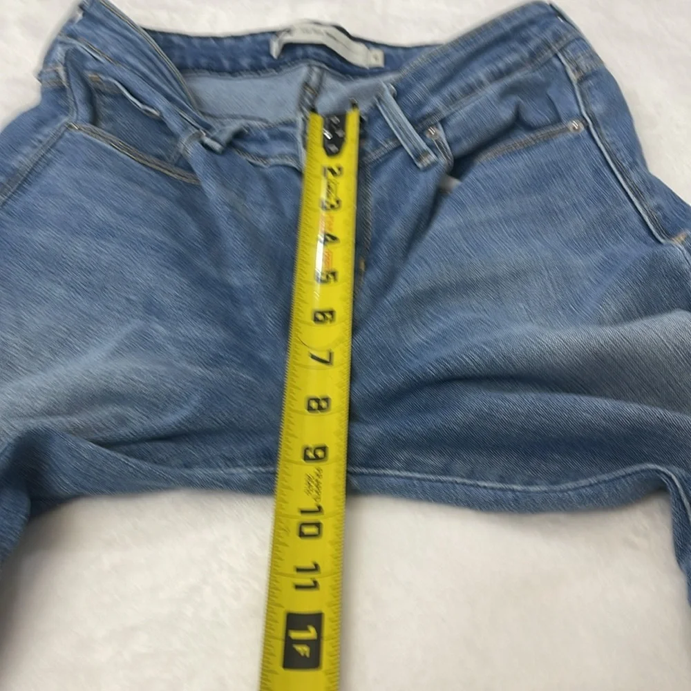 LEVIS WOMENS MID RISE SKINNY  SIZE 6M Classic Blue Jeans